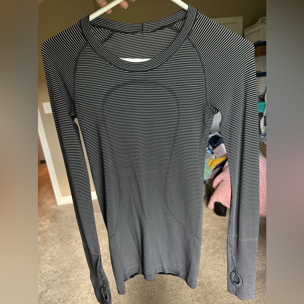 Lululemon Long Sleeve Swiftly- Black and White Striped Size: 2/4